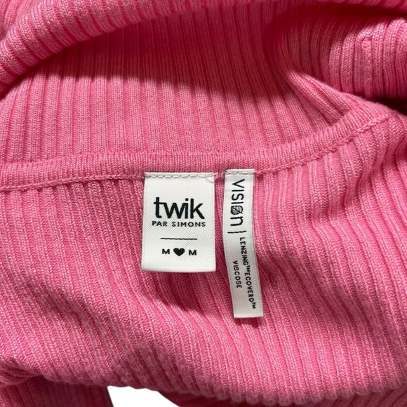 NWOT, Twik BY Simons, Pink Cropped Turtleneck Sweater, Medium - Picture 4 of 8